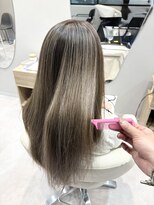 リヴナ(Livna)&nbsp;ベージュとグレーの絶妙なバランスのハイライト◎