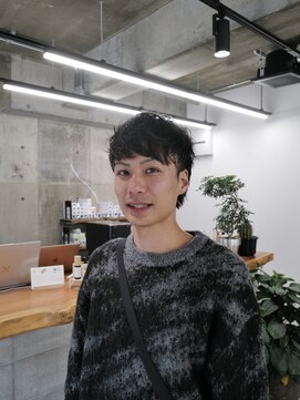 ダカー(dakah) 前髪下ろしても大人スタイル