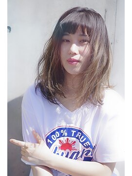 ソラ(sora) くせ毛が得意な美容室 ナチュラルミディグラデーションカラー2