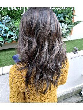 アフロートpd+ KOBE(AFLOATpd+) 【神戸三宮】コントラストバレイヤージュ×シルバー