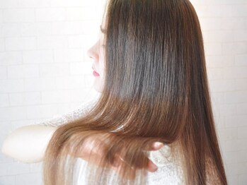アトリエ ドングリ(Atelier Donguri)の写真/【髪質改善専門店】どんな癖毛でも理想的なナチュラルストレートに…質感、ツヤ感、手触りなど美髪へ導く