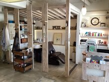 パズヘア(PUZ HAIR)の雰囲気（首に負担の少ないフルフラットシャンプー台。スパもオススメ^^）