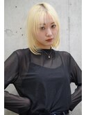 ブロンドヘア×顔周りレイヤーボブ