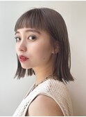 切りっぱなしボブイメチェンヘアミルクティーベージュ前髪カット