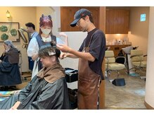 ワームス(warmth)の雰囲気（お客様とスタッフ(*^^*)）