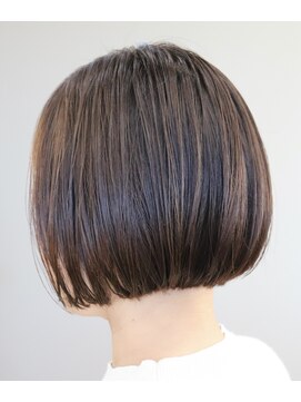 ウィスカーヘアー(whisker hair) 丸みミニボブ