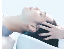 ヘッドスパ専用のフルフラットなシャンプー台で行う【極上ヘッドスパ】寝てる感覚で、髪も体も心もリセット