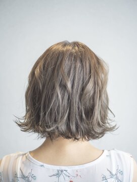 ビーヒアナウ N゜03 金沢駅西店(BE HERE NOW) 切りっぱなしグレージュウェーブボブ