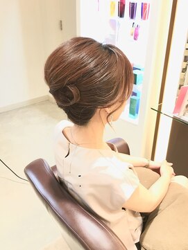 アーチ(ARCH) 夜会巻き