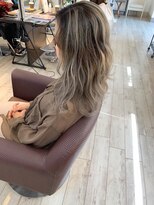 ヘアー アトリエ アンジー(Hair Atelier Angee)&nbsp;ミルクティーグレージュのバレイヤージュカラー