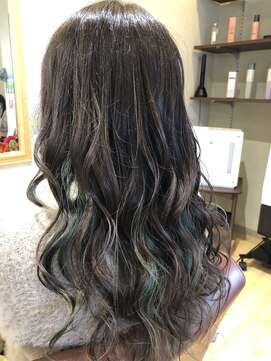ヘアデザインフルーヴ(hair design fleuve) チラ見せが可愛い！　Greenのインナーカラー