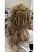 無造作編み込みの冠ハーフアップ
