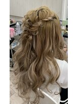 ルナクレセント (Luna crescent)&nbsp;無造作編み込みの冠ハーフアップ