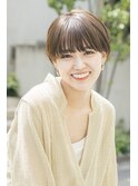 暗髪×耳掛けショート×ワイドバング