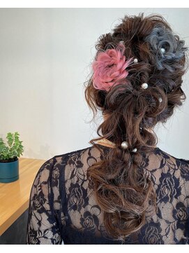 マジョリルゥ 寝屋川店(ma jolie.lou) お花のかわいい編み下ろしアレンジ