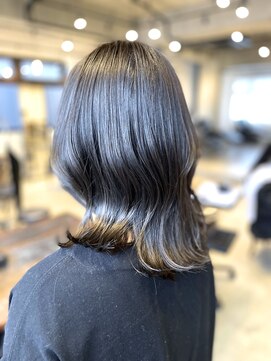 トランク(TRUNK) 【外ハネミディ×グレージュ】