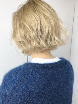 フルショウ 小牧(FURUSHO) 金髪ボブ ハイトーンカラー ケアブリーチ ダブルカラー