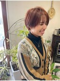 大人可愛い赤みブラウンアッシュ耳掛け小顔マッシュショート