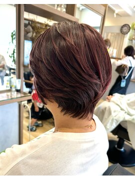 シュヴー 門前仲町(CHEVEUX) 30代40代に人気＊ルビーレッド立体ショート
