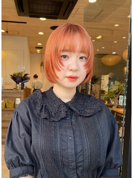 ミューズ バイ ケンジ(MUSE by KENJE) １ブリーチオレンジペールトーンフェイスレイヤーボブ前髪有り