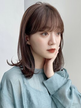 アンガーデン(Une GARDEN) ミディアムレイヤー×ラベージュ おくれ毛/骨格補正/セミディ