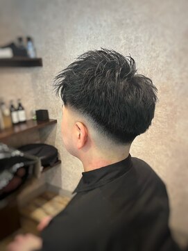 キタセンジュバーバー バイ ティーズ(KITASENJU BARBER by T's) skinfade
