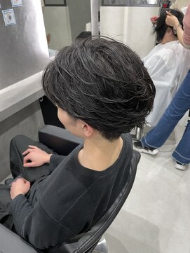 トーン(tone) フェザーショート