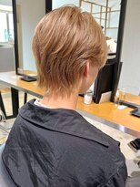 アカラ(acala)&nbsp;フェザーウルフブロンドヘア【イルミナカラー/髪質改善】