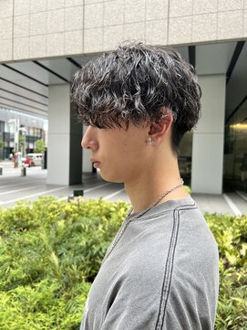 イズ(iss) 波巻きパーマ