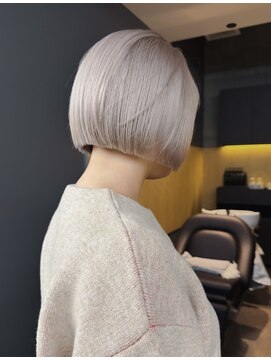 シキムーン 横浜(siki MOON) ホワイトブロンドベージュ×ミニボブ (横浜/横浜駅)