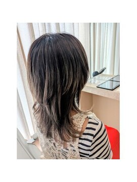ラナ 津島(Lana) 夏に涼しいウルフヘアー