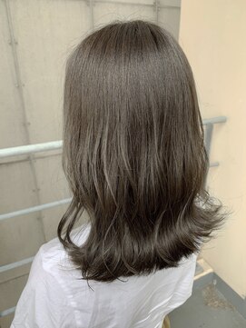 ジーナ 札幌(Zina) 【Zina SAPPORO】ミディアム/アッシュ