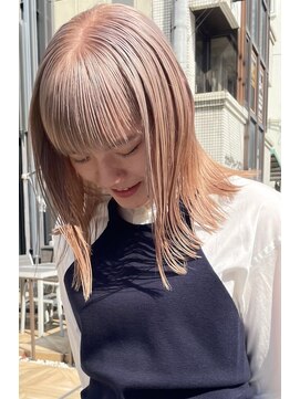 ヘン(hen) 艶ハイトーン ベージュカラー 切りっぱなしボブ ワイドバング