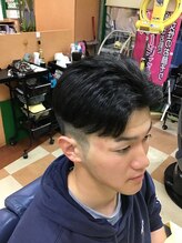 ディクトヘアー(DCTHAIR) センター分け刈り上げ薄めツーブロック