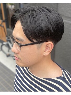 フリーク バーバーショップ 都島店(FREAK BARBER SHOP) 黒髪ツーブロックナチュラル毛流れセンターパート