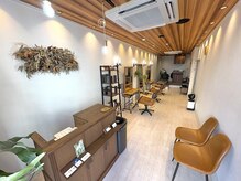 店内はリラックス出来るよう、シンプルで落ち着いた感じです。