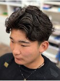 バックに流れるフェザーパーマ
