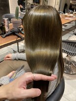 ナル(Na Ru.)&nbsp;赤みを抑えた透明感オリーブグレージュ