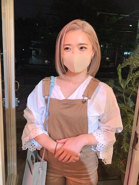 チカシツ(Chikashitsu) white blonde bob