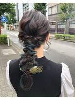 エンタリティ(entality) 個性派さんにおすすめ！変わり編みおろしお呼ばれヘア