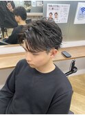 スーツ短髪ツーブロック束感黒髪シークレットパーマ流行