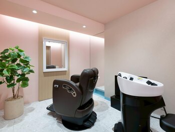 ルーム シンサイバシ(room shinsaibashi)の写真/【全席完全個室】のプライベートサロン。マンツーマン施術なのでお悩みなども相談しやすい◎
