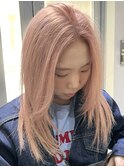ピンクベージュ　ペールピンク　レイヤーカット