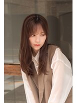 ネイヴィル(navile)&nbsp;透け感・柔らかい動きのあるシンプルロングヘア