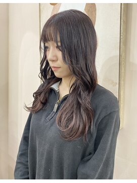 キュオンシア(CUEON. ciea) 赤ピンクカラー