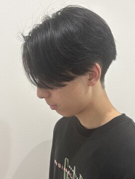 ヒュイル バイ ニアウ(Hwyl by Niau) MEN’S/リバースセンターパート/ニュアンスパーマ/伊勢崎