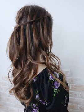 ゴッドハンド 横浜店 美形でレディな編み込みアレンジ◎30代40代50代60代