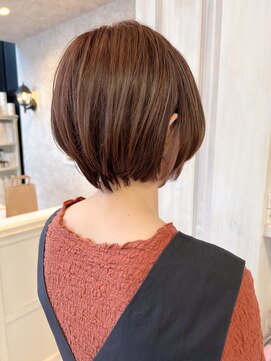 キャアリー(Caary) 福山市美容室Caary人気 コーラルピンクひし形ショートボブ