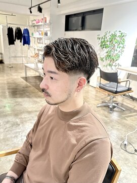 ザ オーダー(THE ORDER) ロースキンフェードカットバーバーヘアセンターパートメンズヘア