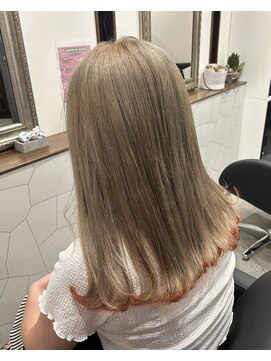 ブライトヘアー(BRIGHT hair) #桜井美容室 #BRIGHThair [くすみベージュ×裾カラー]